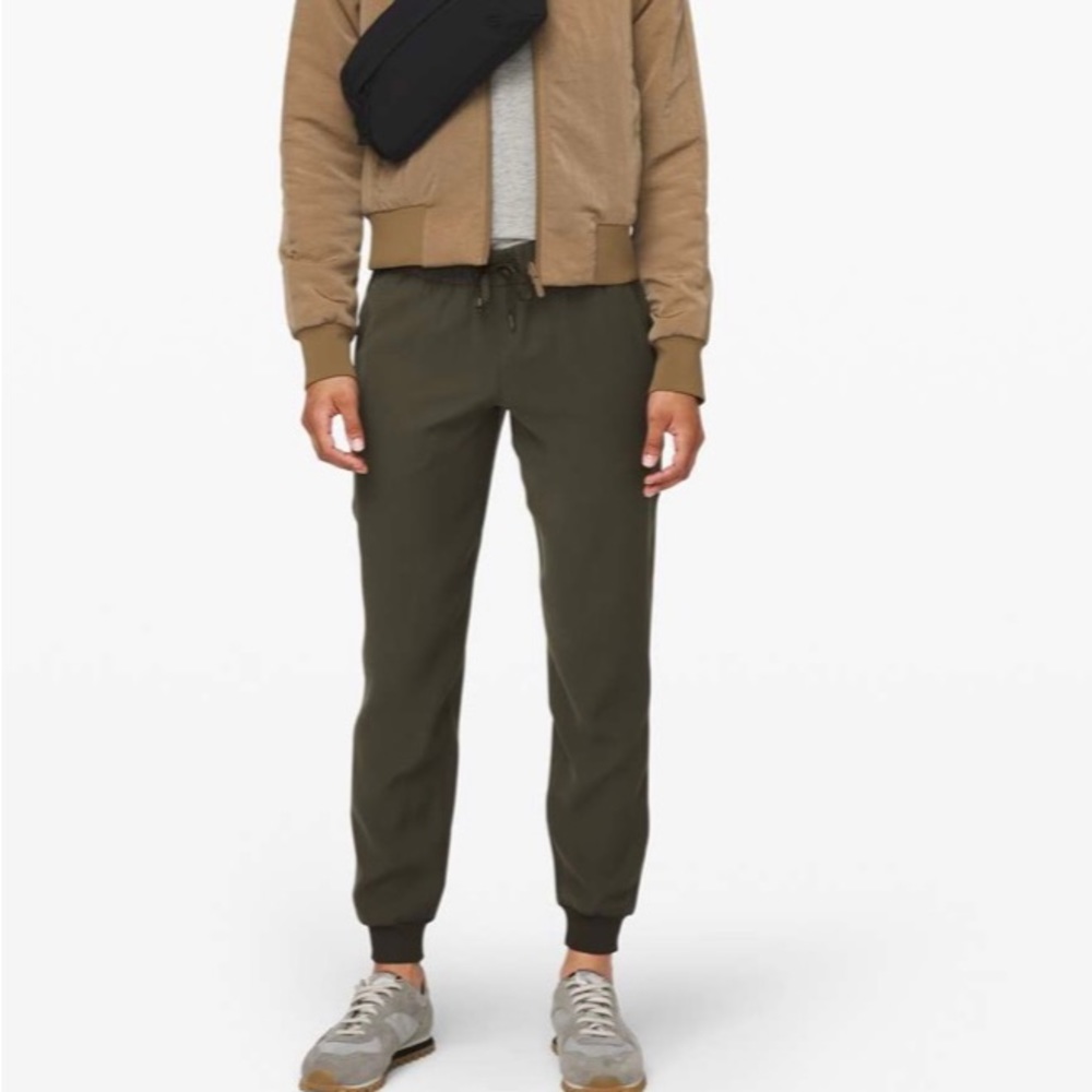 Lululemon on the fly dark Olive